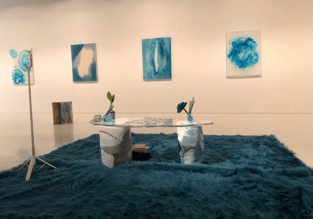 한솔비 작가 개인전 테이블